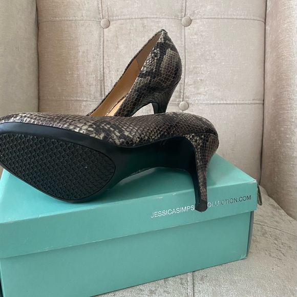 Jessica Simpson Oscar Snakeskin Heels - Picture 2 of 3